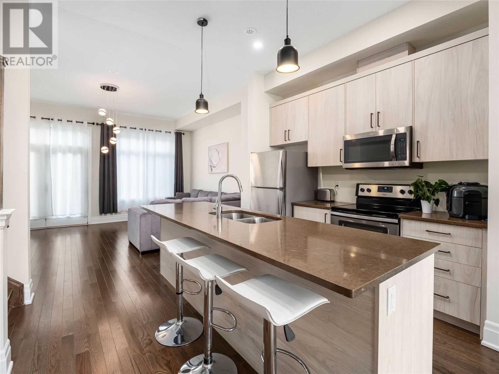 townhouse kitchen