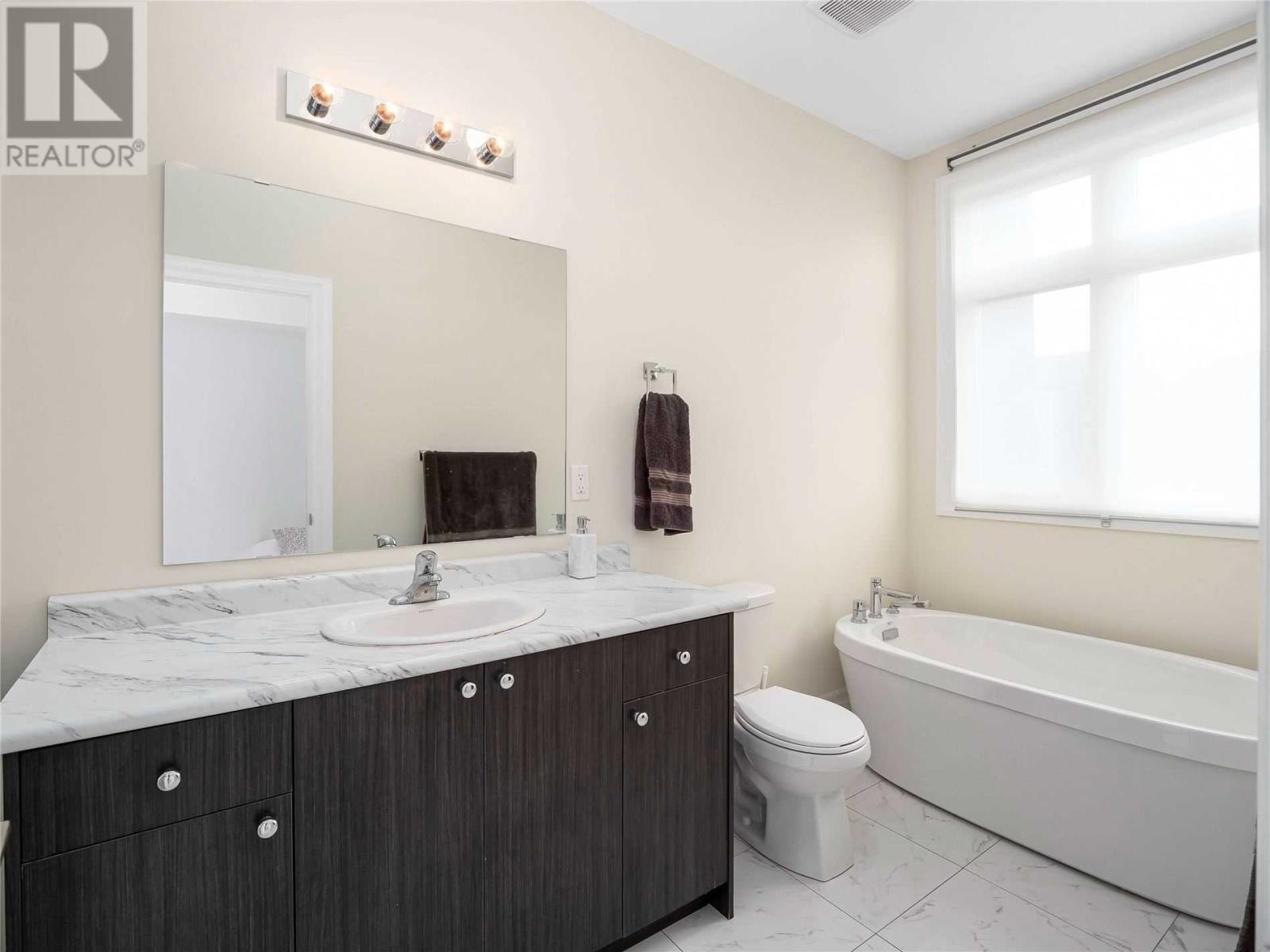 townhouse in-suite bathroom